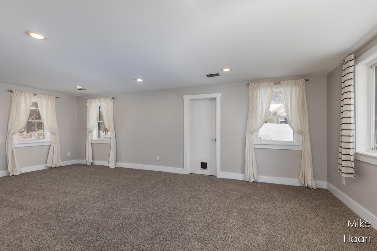 1724 Harding Street Northwest Grand Rapids, MI 49544 - Photo 10 of 20 IMG_1004