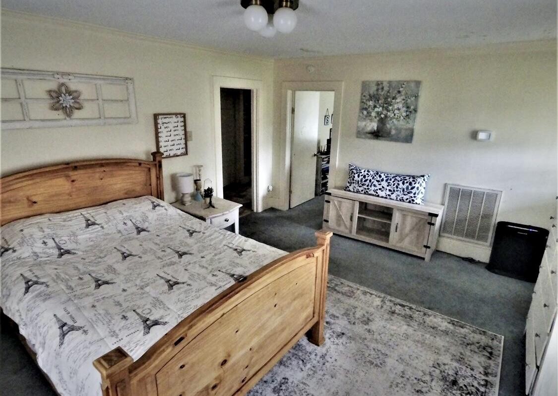 3833 Spring Place Road Southeast Cleveland, TN 37323 - Photo 5 of 8 a living room with furniture and a flat screen tv