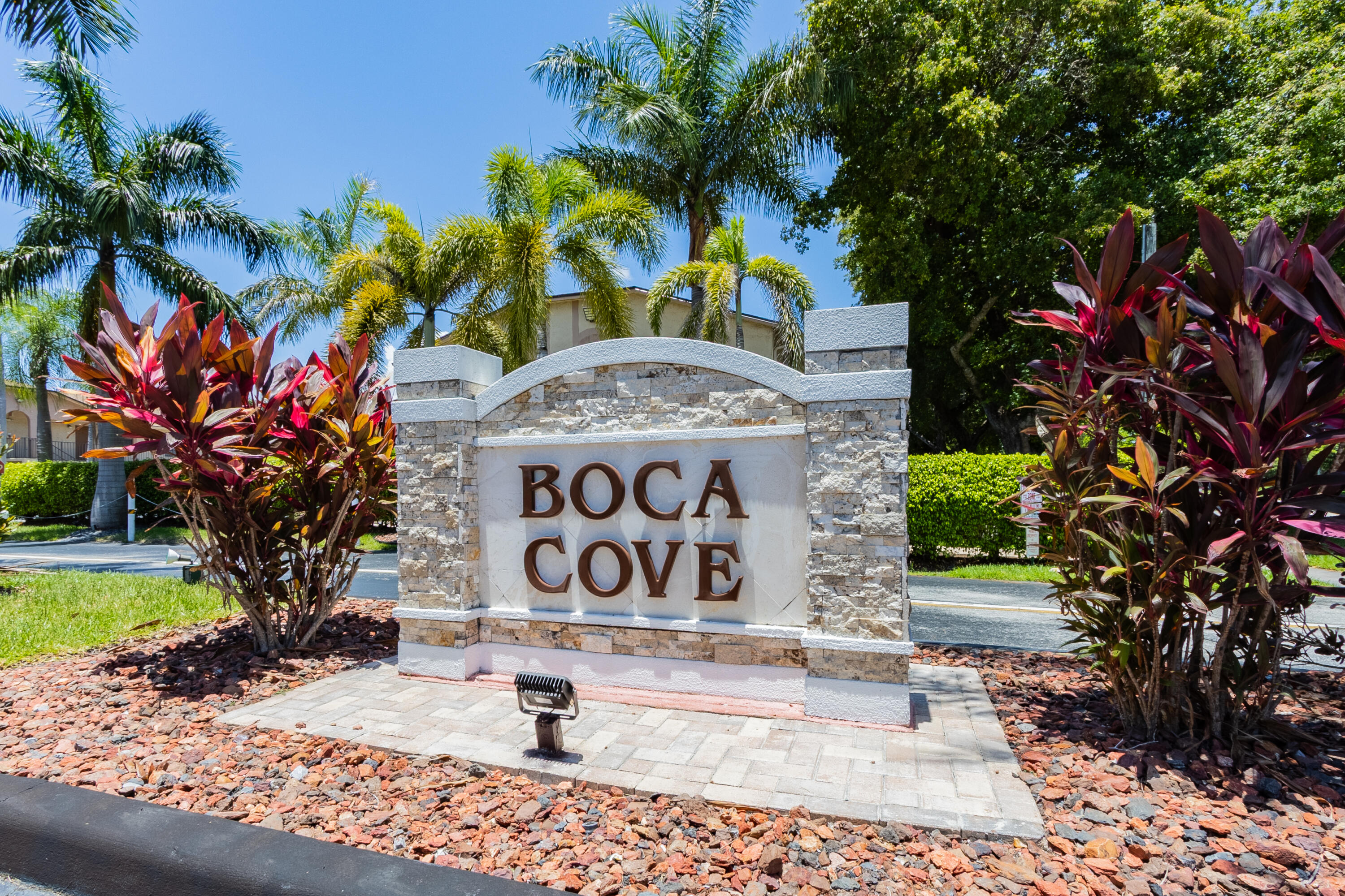 9449 Boca Cove Circle, Unit 911 Boca Raton, FL 33428 - Photo 22 of 22 0E7A9972-HDR