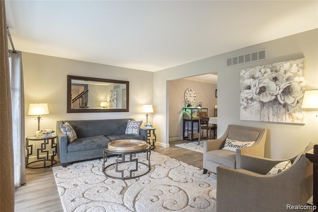 2810 Sandhurst Rochester Hills, MI 48307 - Photo 5 of 33