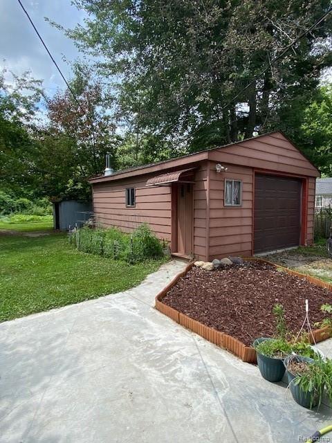 11000 Dewitt Road Belleville, MI 48111 - Photo 9 of 26 Outside Garage