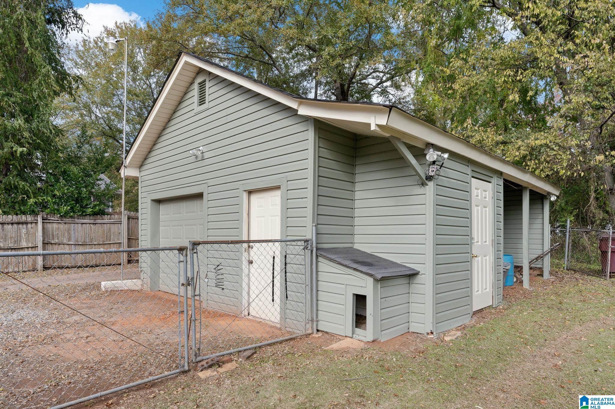 2913 19th Street North Bessemer, AL 35023 - Photo 4 of 31