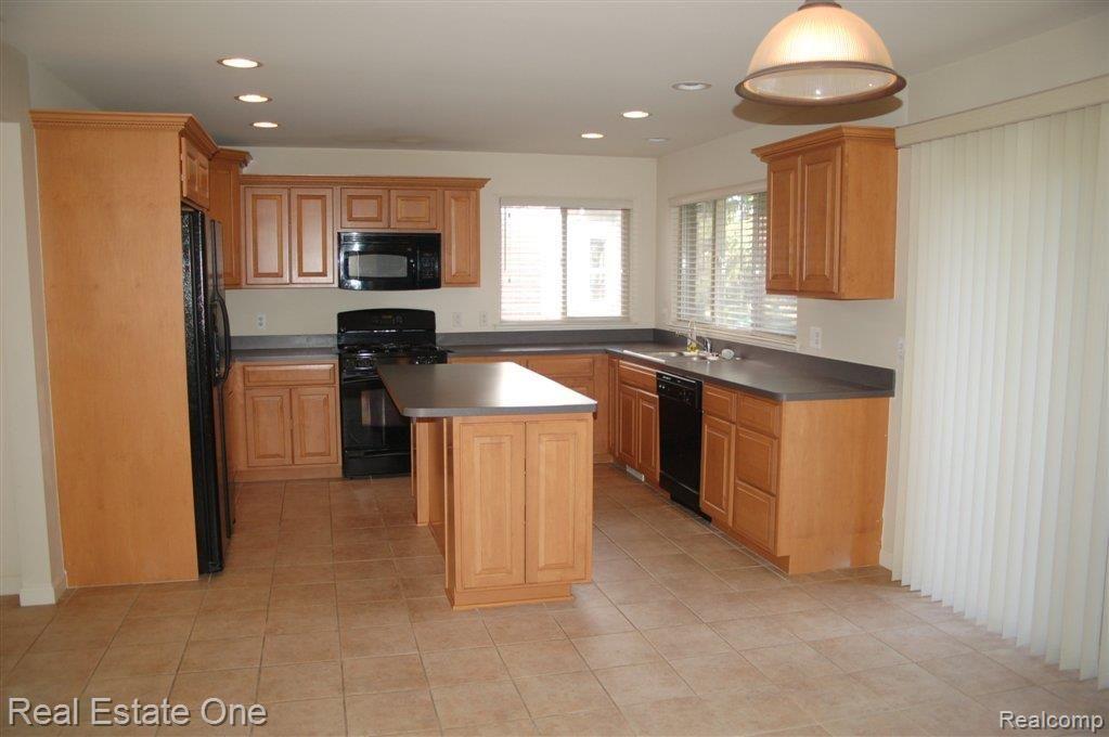 2399 Jackson Drive Rochester, MI 48309 - Photo 4 of 16 kitchen.JPG