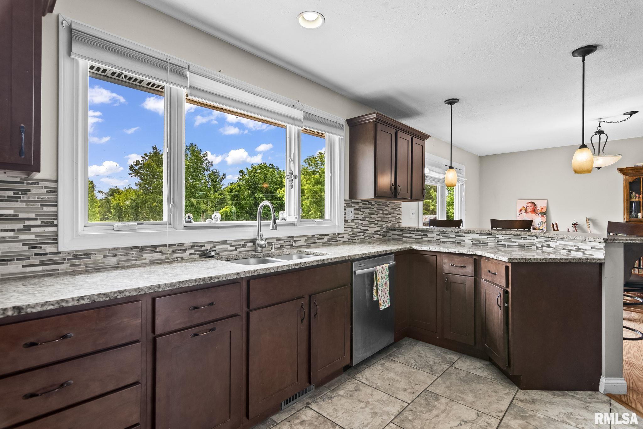 8472 Cardinal Hill Road Rochester, IL 62563 - Photo 9 of 41