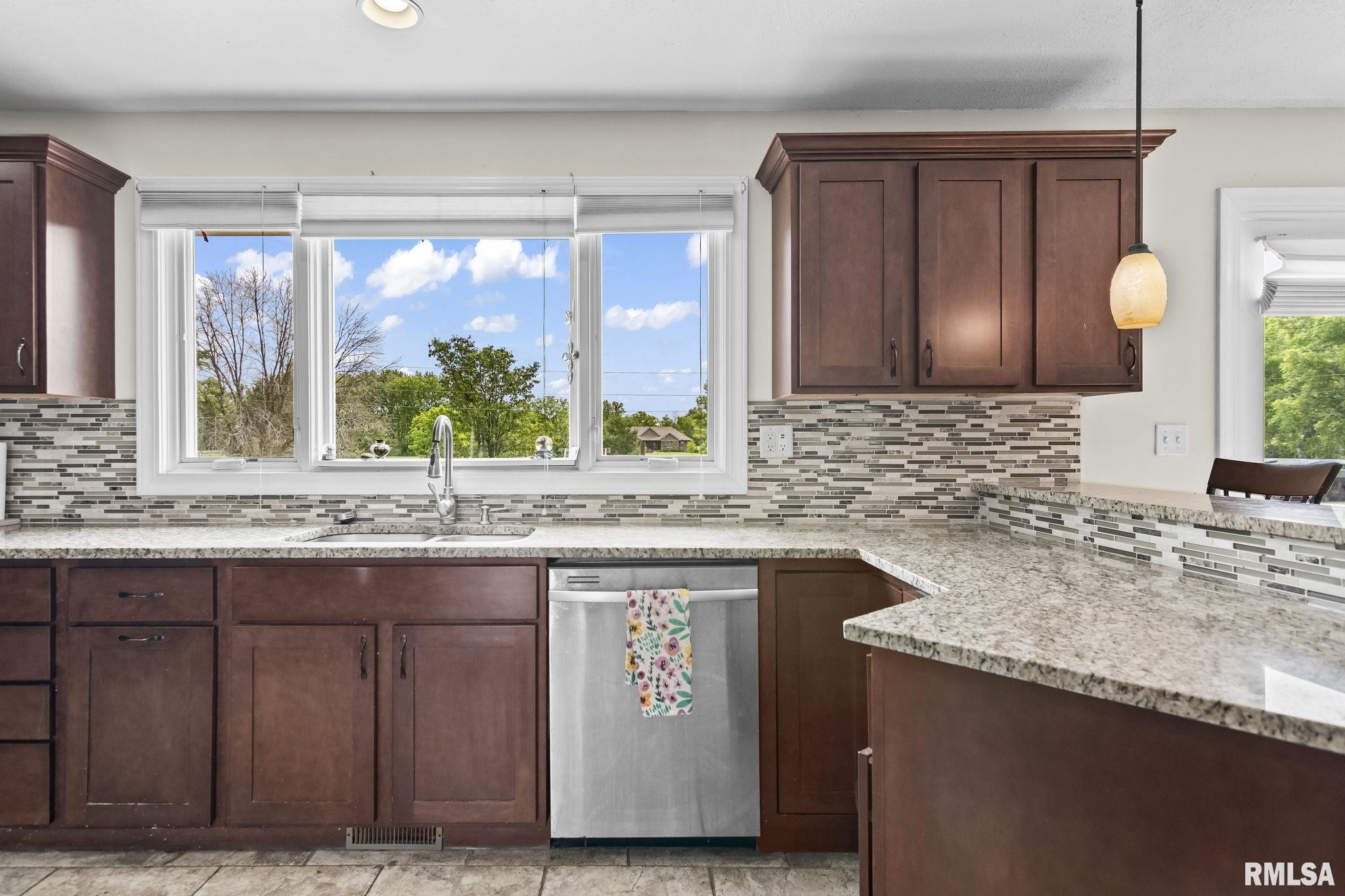 8472 Cardinal Hill Road Rochester, IL 62563 - Photo 10 of 41