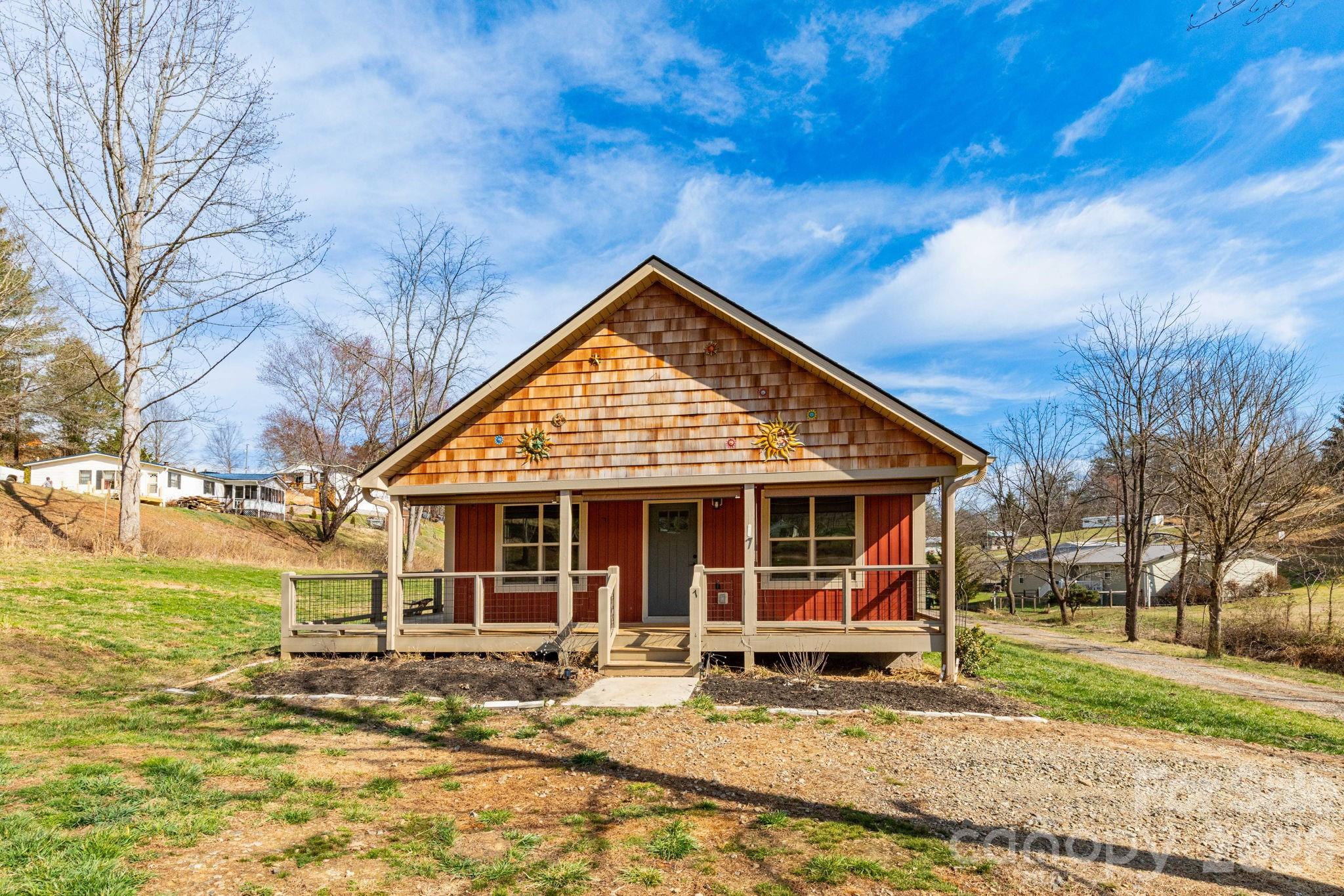 7 Ruff Road Leicester, NC 28748 - Photo 2 of 21