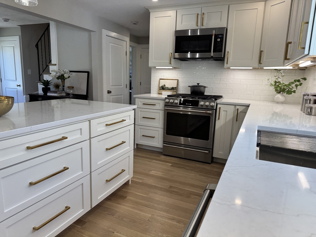 72 Devon Road Norwood, MA 02062 - Photo 4 of 29