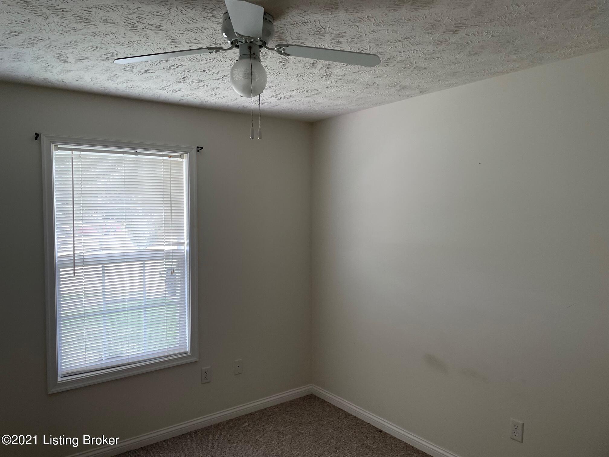 273 Dustin Way Shepherdsville, KY 40165 - Photo 8 of 19 IMG_0171
