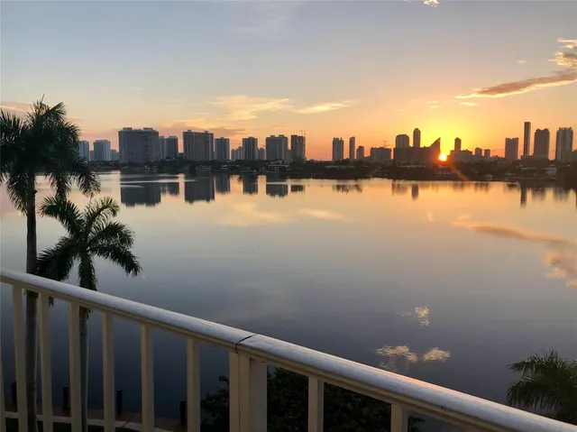 $425,000 | 16558 Northeast 26th Avenue, Unit 6C, North Miami Beach, FL 33160