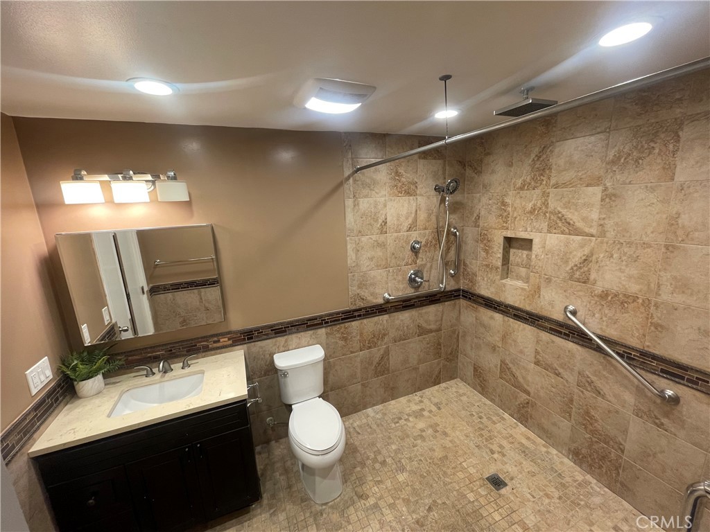 124 Tangelo, Unit 390 Irvine, CA 92618 - Photo 6 of 9 a bathroom with a sink toilet and shower