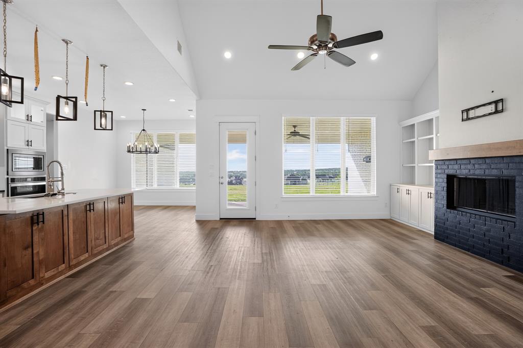 1040 Agnes Street North Springtown, TX 76082 - Photo 7 of 40
