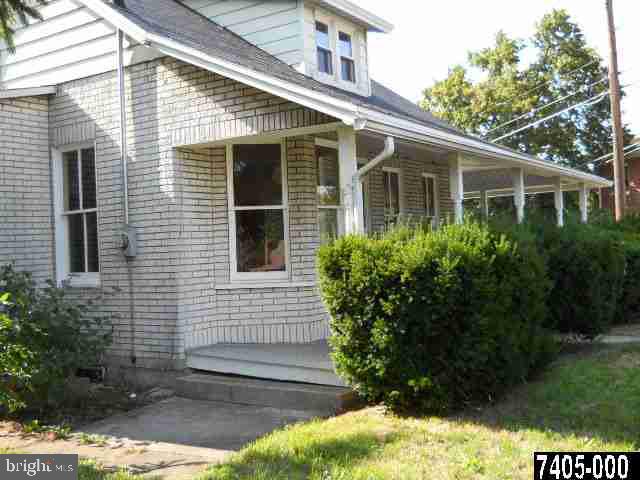 196 North Walnut Street Spring Grove, PA 17362 - Photo 2 of 11 Gallery Image 2