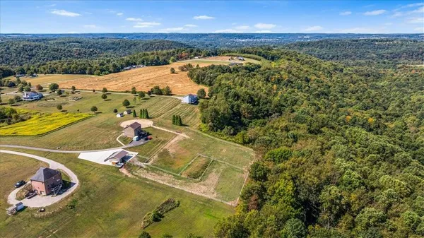 $634,900 | 3251 Grandview Road, Ellwood City, PA 16117