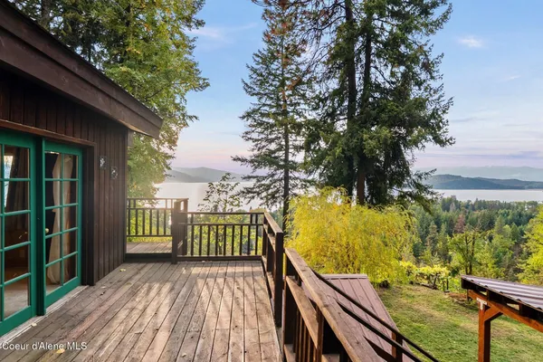 $999,000 | 130 Mayaka Road, Hope, ID 83836