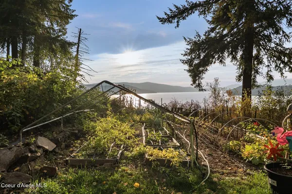 $999,000 | 130 Mayaka Road, Hope, ID 83836