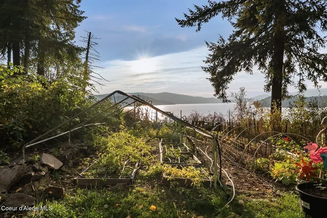 $999,000 | 130 Mayaka Road, Hope, ID 83836