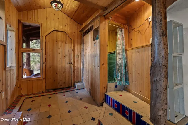 $999,000 | 130 Mayaka Road, Hope, ID 83836