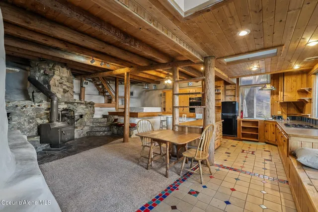 $999,000 | 130 Mayaka Road, Hope, ID 83836