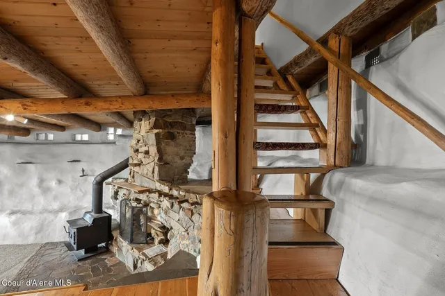 $999,000 | 130 Mayaka Road, Hope, ID 83836