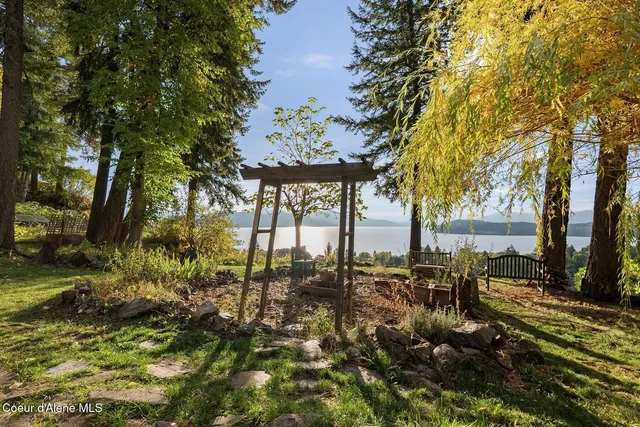 $999,000 | 130 Mayaka Road, Hope, ID 83836