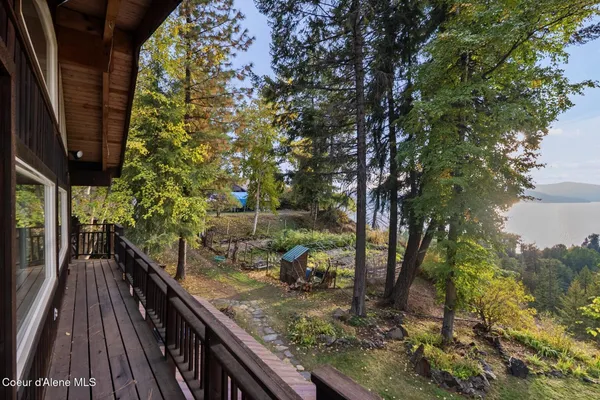 $999,000 | 130 Mayaka Road, Hope, ID 83836