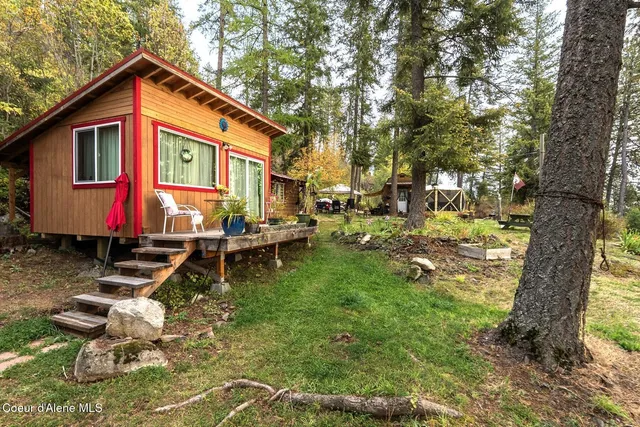 $999,000 | 130 Mayaka Road, Hope, ID 83836