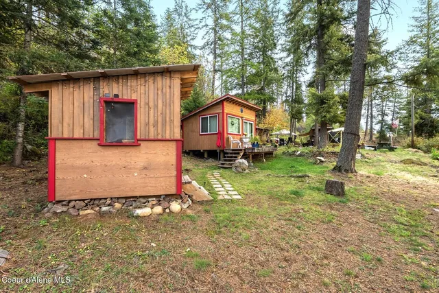 $999,000 | 130 Mayaka Road, Hope, ID 83836