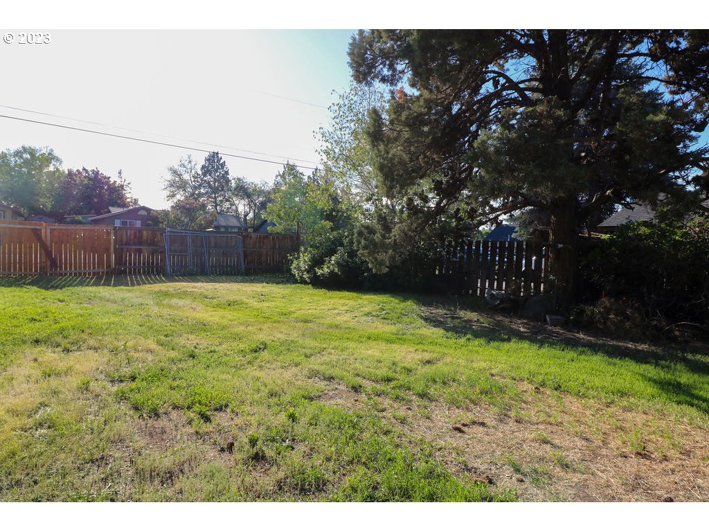 2050 Southwest 21st Street Redmond, OR 97756 - Photo 16 of 17 Gallery Image 16