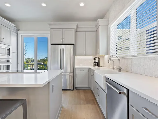 $879,900 | 508 Laurel Park Drive, Sarasota, FL 34236