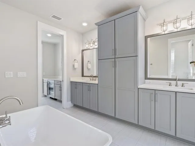 $879,900 | 508 Laurel Park Drive, Sarasota, FL 34236