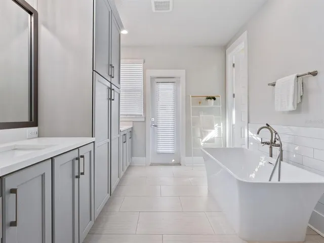 $879,900 | 508 Laurel Park Drive, Sarasota, FL 34236