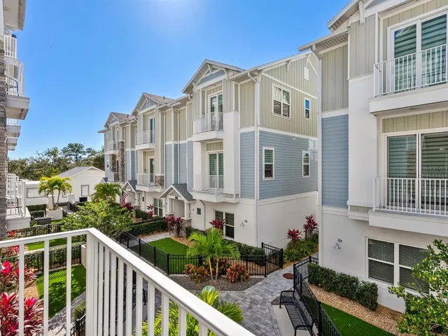 $879,900 | 508 Laurel Park Drive, Sarasota, FL 34236