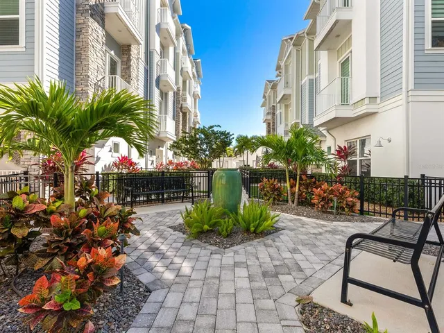 $879,900 | 508 Laurel Park Drive, Sarasota, FL 34236