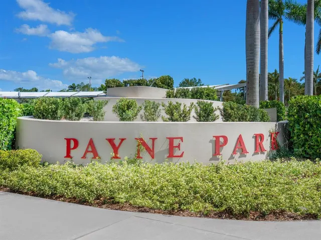 $879,900 | 508 Laurel Park Drive, Sarasota, FL 34236