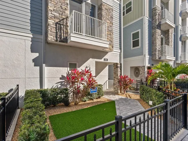 $879,900 | 508 Laurel Park Drive, Sarasota, FL 34236