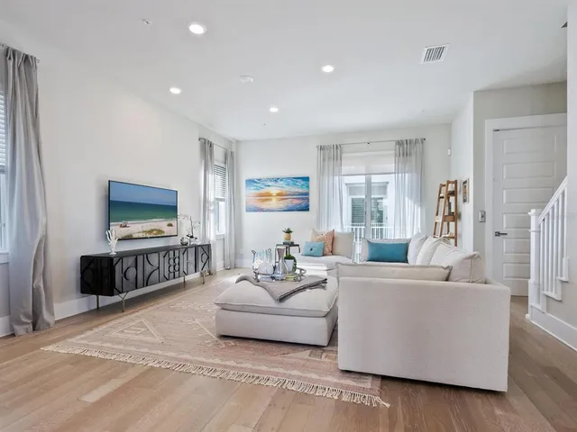 $879,900 | 508 Laurel Park Drive, Sarasota, FL 34236