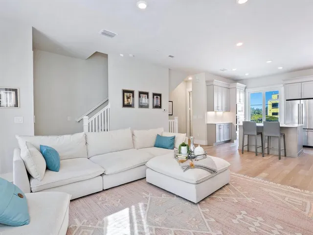 $879,900 | 508 Laurel Park Drive, Sarasota, FL 34236