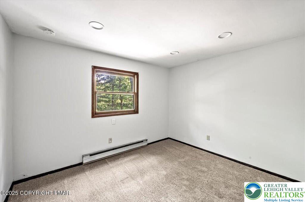 6061 Decker Road Bushkill, PA 18324 - Photo 17 of 27