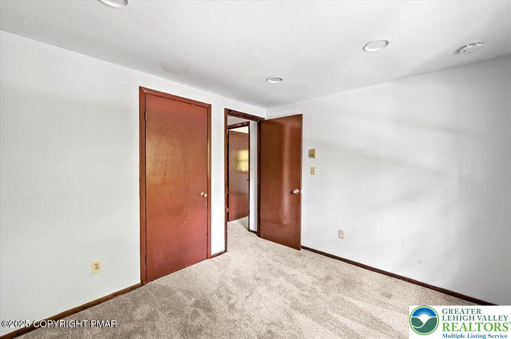 6061 Decker Road Bushkill, PA 18324 - Photo 18 of 27