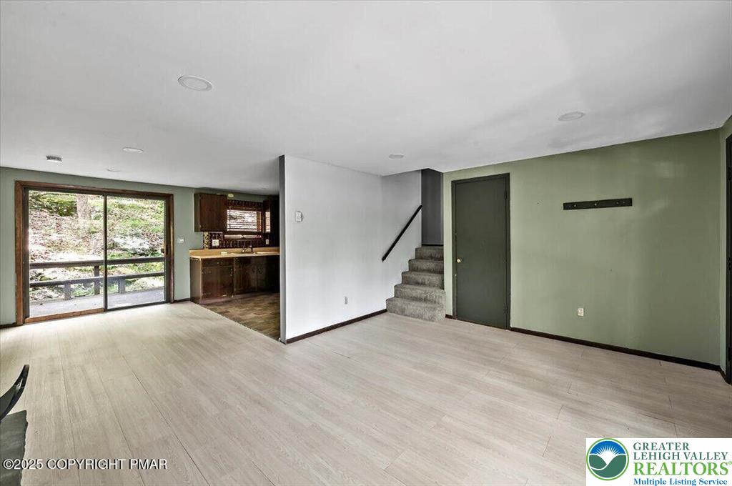 6061 Decker Road Bushkill, PA 18324 - Photo 6 of 27