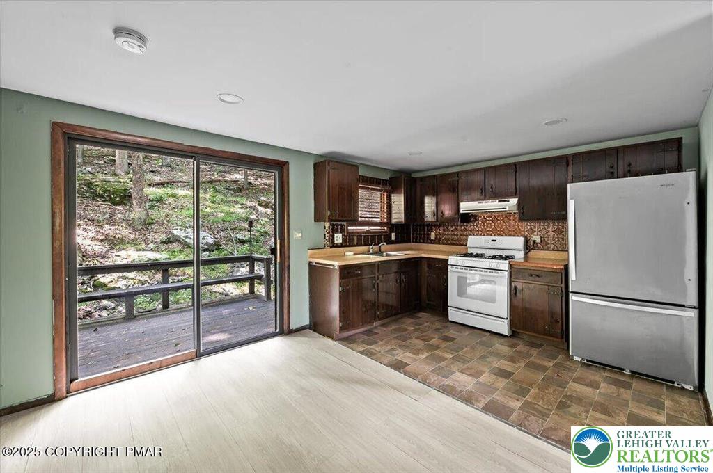 6061 Decker Road Bushkill, PA 18324 - Photo 8 of 27