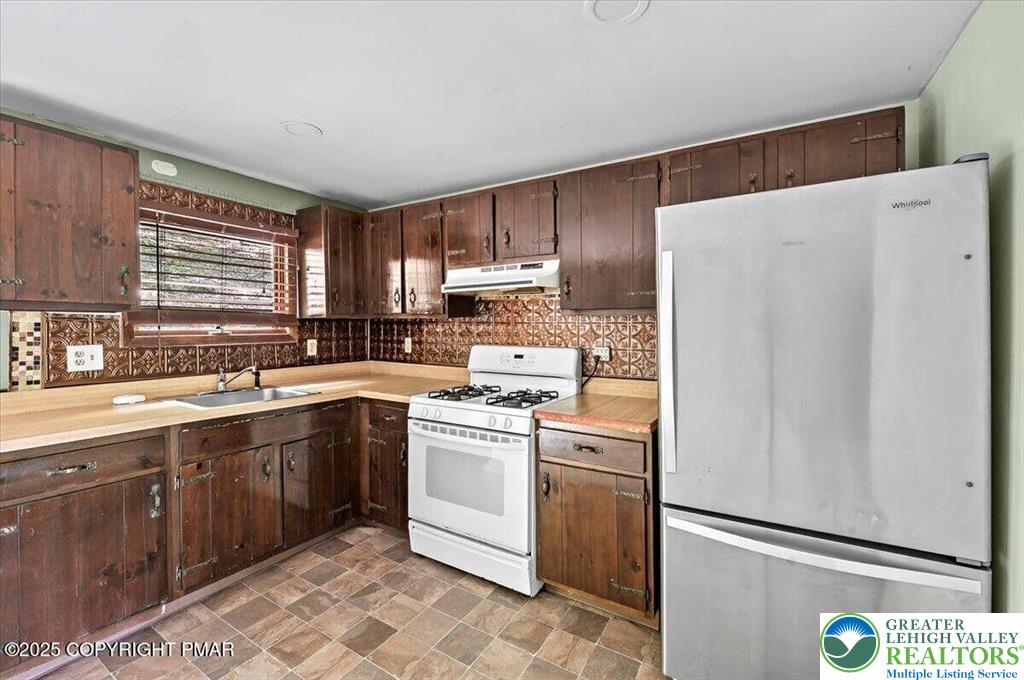 6061 Decker Road Bushkill, PA 18324 - Photo 10 of 27