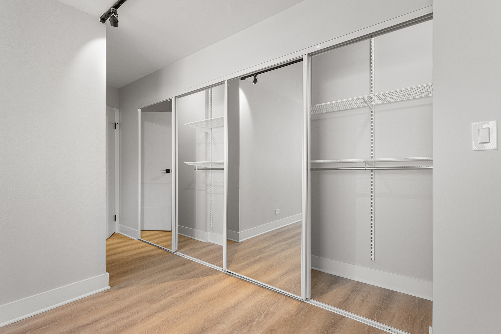 6166 North Sheridan Road, Unit 20C Chicago, IL 60660 - Photo 10 of 19 a room that has a glass door and wooden floor