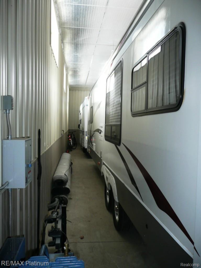 5881 Fenton Road Fenton, MI 48430 - Photo 27 of 35 Fit 2 Motor homes front to back