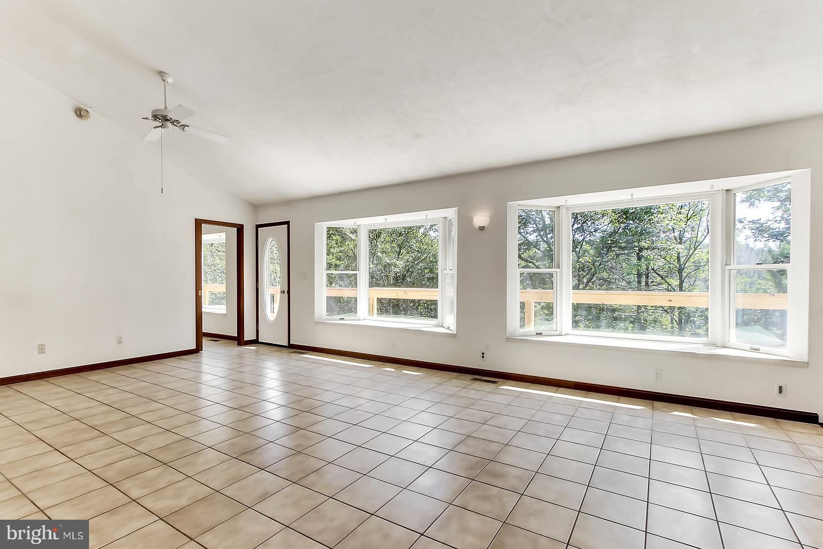 327 Knox Road Orrtanna, PA 17353 - Photo 3 of 36 Gallery Image 3