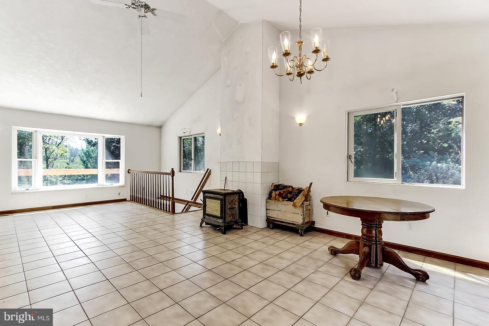 327 Knox Road Orrtanna, PA 17353 - Photo 8 of 36 Gallery Image 8