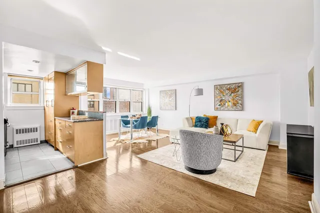 $1,295,000 | 155 East 38th Street, Unit 21G | Murray Hill