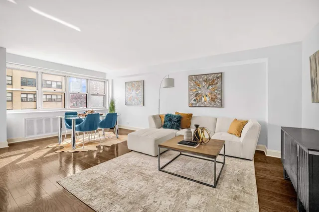 $1,295,000 | 155 East 38th Street, Unit 21G | Murray Hill