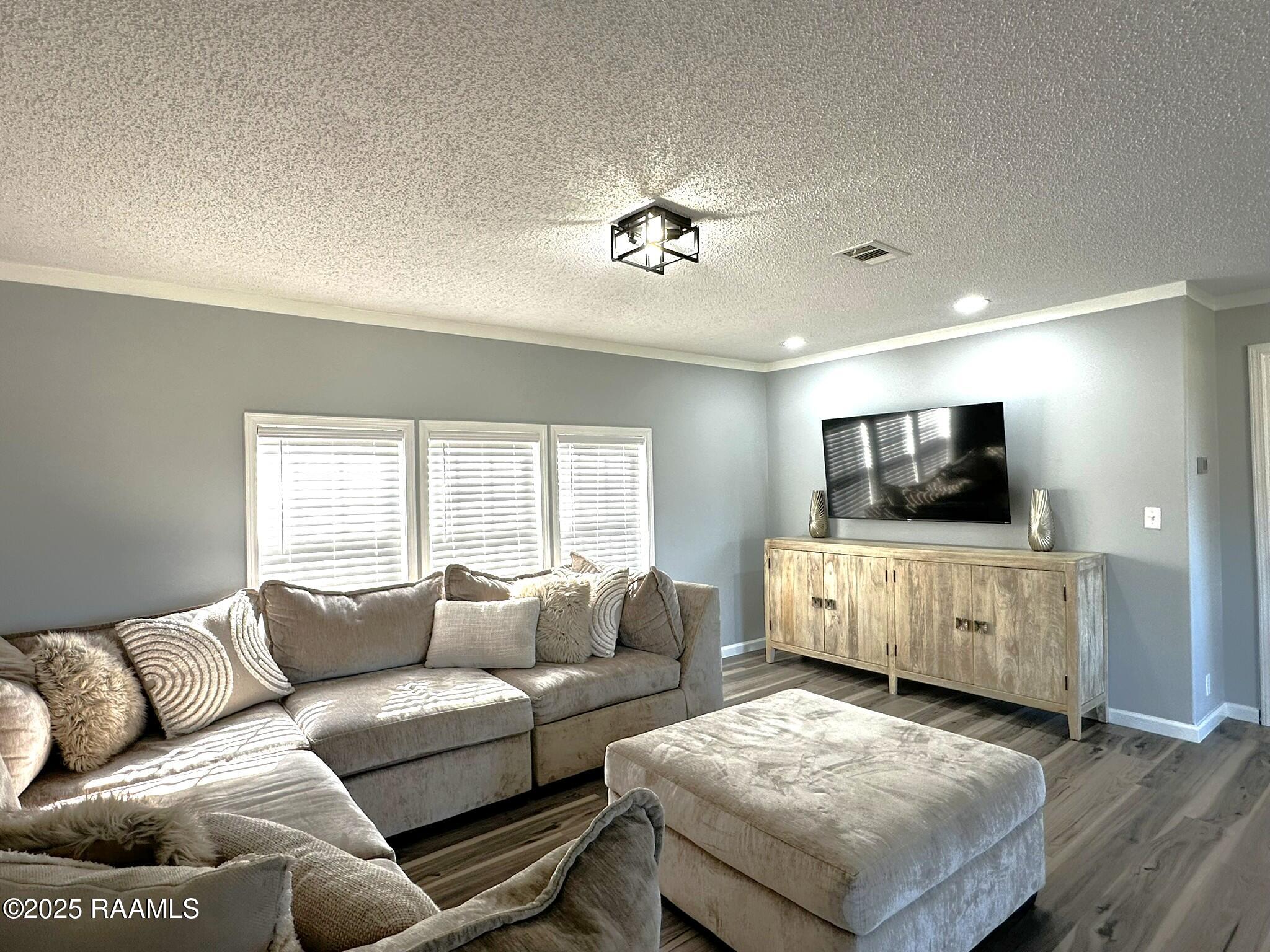 313 Richard Road Opelousas, LA 70570 - Photo 9 of 15 Living Room
