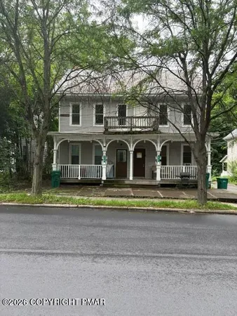 $1,350 | 319 South Courtland Street, Unit 2, East Stroudsburg, PA 18301
